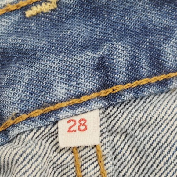 Levis Womens  Button fly Jeans Size 28 100% Cotton Raw hem Light Distressed 4CT - Picture 6 of 11